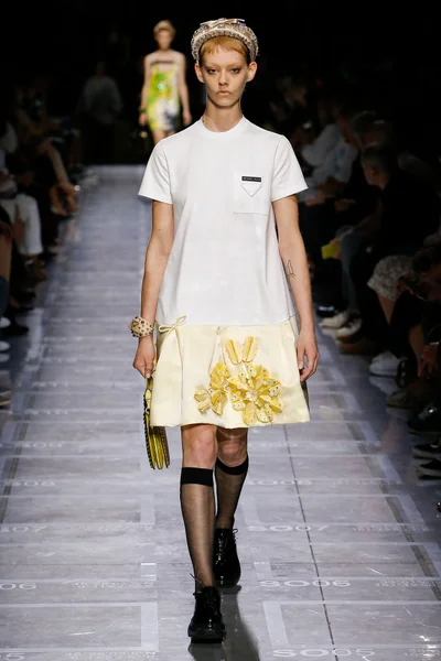 Look 48